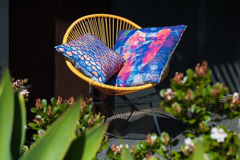 Linen Cushion Cover Monks Foto Fabrique