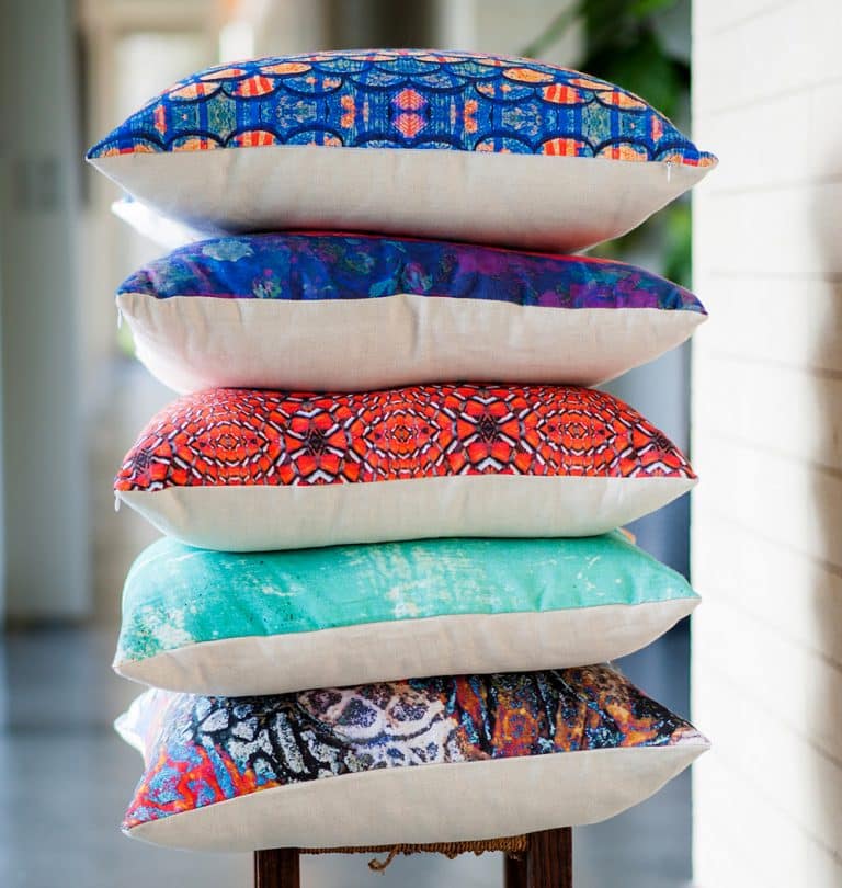 Linen Cushion Cover Monks Foto Fabrique