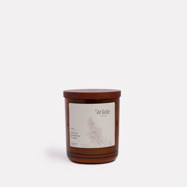 Wilde Aroma candle with patchouli scent