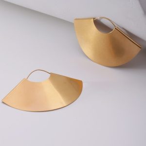 The Vintage Fan Drop Earrings in Matte Gold