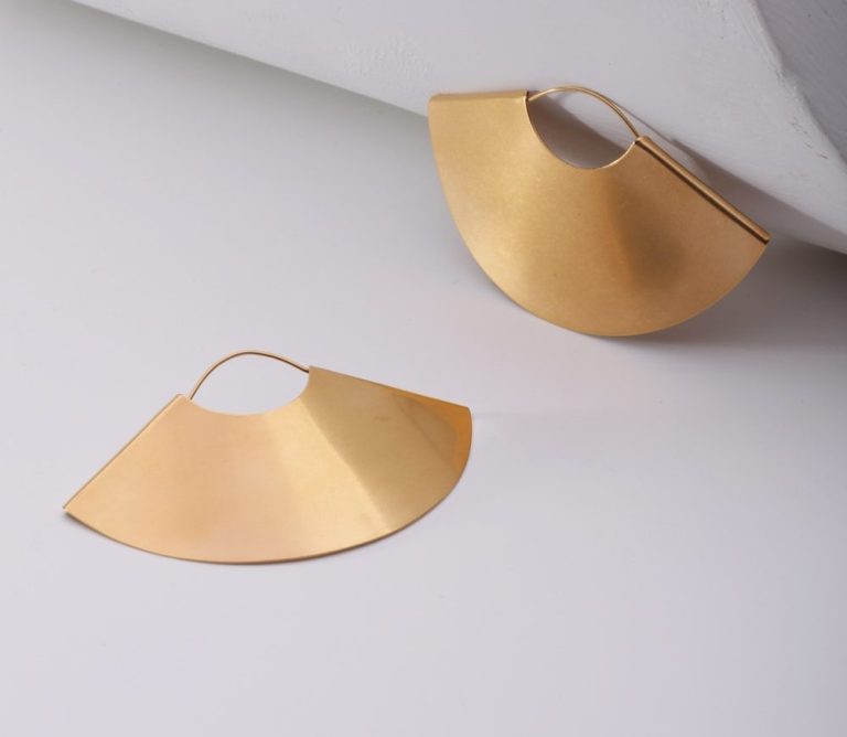 The Vintage Fan Drop Earrings in Matte Gold