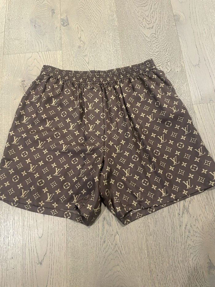 Authentic louis vuitton logo shorts size 38 Authentic louis vuitton logo shorts size 38