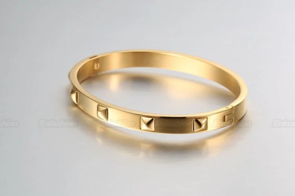 Womens Pyramid Spikes Bracelet Gold/Stainless Steel Womens Pyramid Spikes Bracelet Gold/Stainless Steel