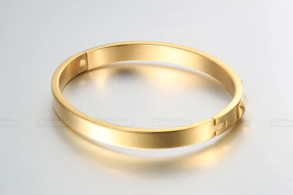 Womens Pyramid Spikes Bracelet Gold/Stainless Steel Womens Pyramid Spikes Bracelet Gold/Stainless Steel