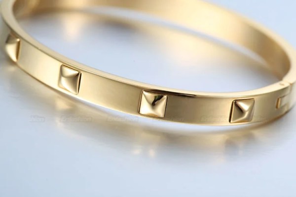 Womens Pyramid Spikes Bracelet Gold/Stainless Steel Womens Pyramid Spikes Bracelet Gold/Stainless Steel