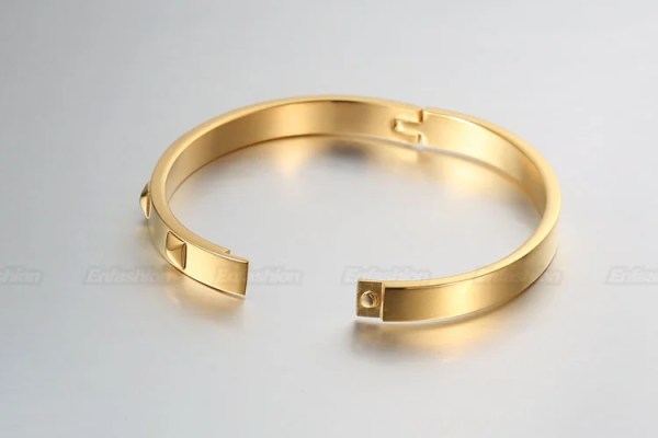 Womens Pyramid Spikes Bracelet Gold/Stainless Steel Womens Pyramid Spikes Bracelet Gold/Stainless Steel