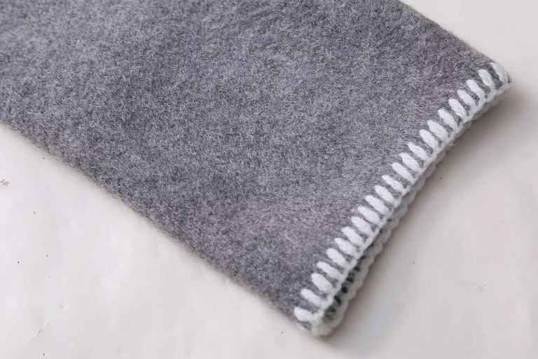 Womens Straight V Cut Neck Kint Jumper with woven Pockets Light Grey