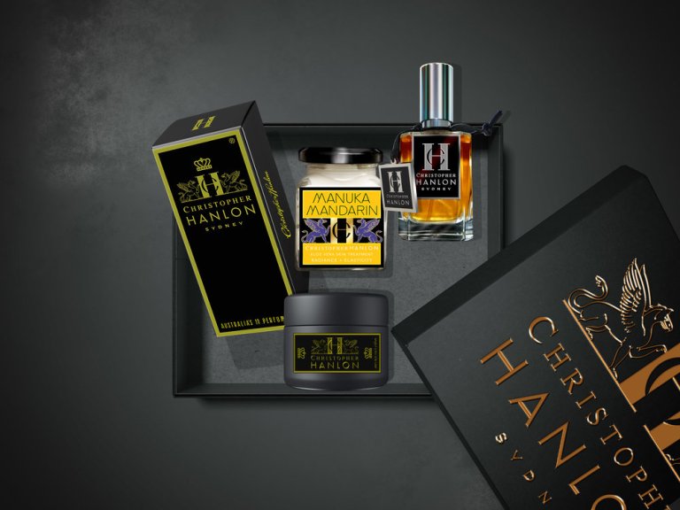 Christopher Hanlon MEN DELUXE ANTI ÂGE SKINCARE + PERFUME | NORMAL + NORM – OILY Christopher Hanlon MEN DELUXE ANTI ÂGE SKINCARE + PERFUME | NORMAL + NORM – OILY