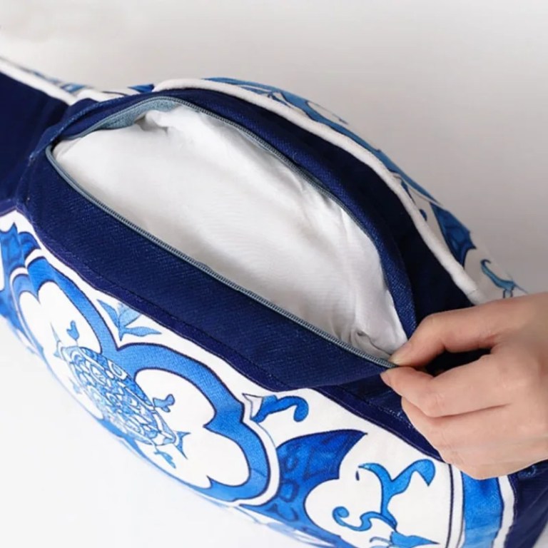 Blue & White Porcelain Vase Decorative Cushion Pillow Blue & White Porcelain Vase Decorative Cushion Pillow