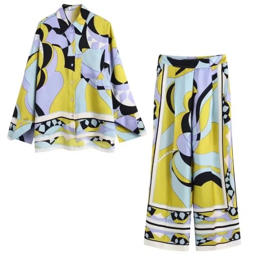 Luxurious Pyjama 2 Piece with Pants Vibrant Set 70’s Queen