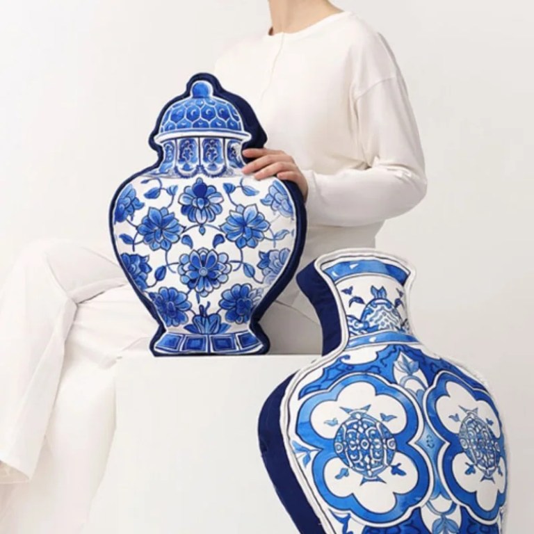 Blue & White Porcelain Vase Decorative Cushion Pillow Blue & White Porcelain Vase Decorative Cushion Pillow