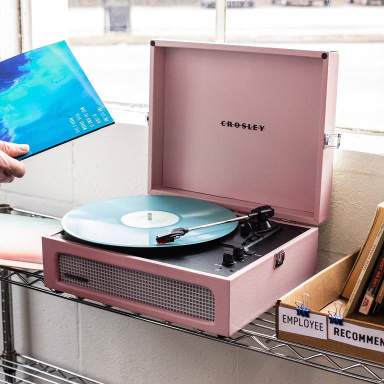 Crosley Voyager Amethyst – Bluetooth Portable Turntable