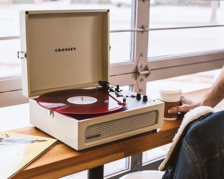 Crosley Voyager Dune – Bluetooth Portable Turntable Crosley Voyager Dune – Bluetooth Portable Turntable