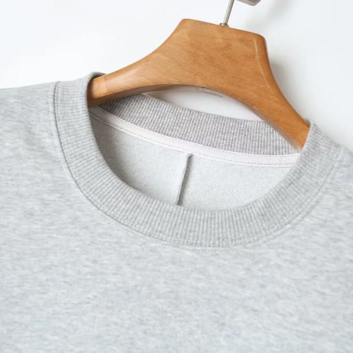 Women’s Round-Neck Long Sleeve Oversize Loose Pullover Top Women’s Round-Neck Long Sleeve Oversize Loose Pullover Top