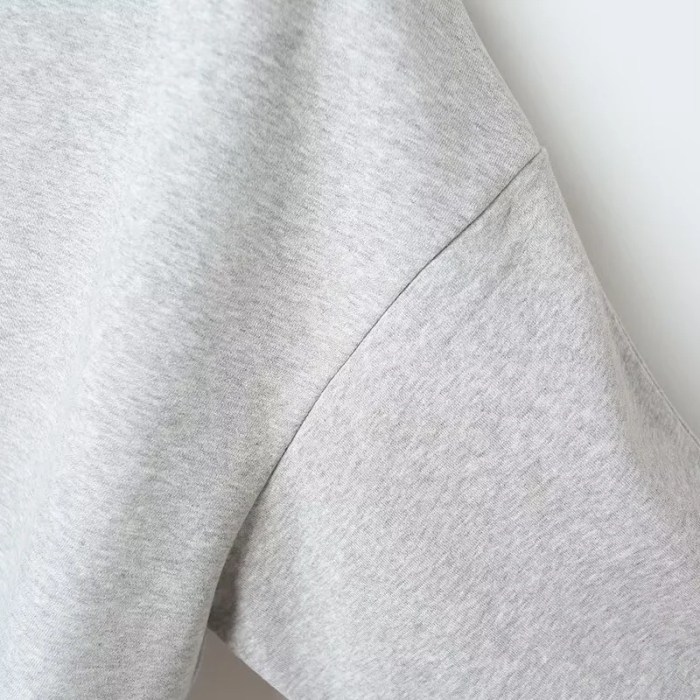 Women’s Round-Neck Long Sleeve Oversize Loose Pullover Top Women’s Round-Neck Long Sleeve Oversize Loose Pullover Top