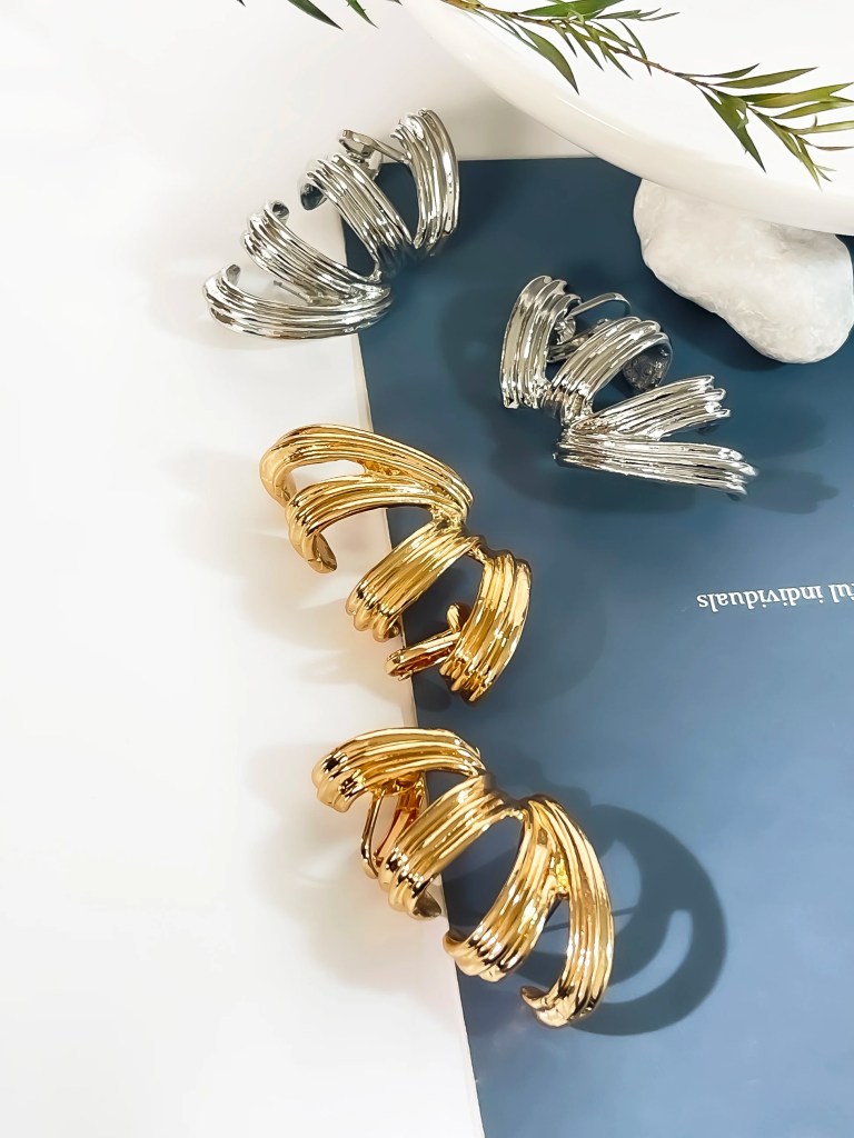 peri's vintage multi layered full ear irregular hoop earrings Peri's Vintage Multi-layered Full Ear Irregular Hoop Earrings 3