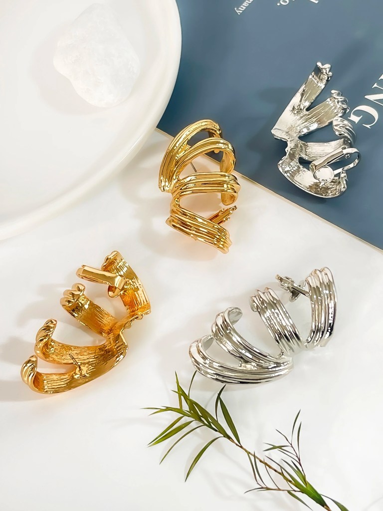 peri's vintage multi layered full ear irregular hoop earrings Peri's Vintage Multi-layered Full Ear Irregular Hoop Earrings 5