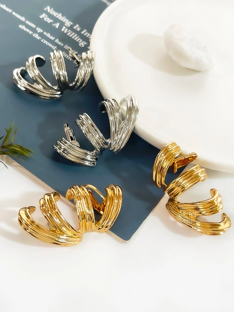 peri's vintage multi layered full ear irregular hoop earrings Peri's Vintage Multi-layered Full Ear Irregular Hoop Earrings 4