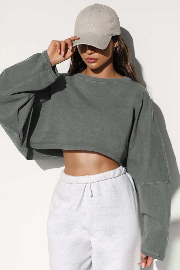 Women's Loose Fit Round Neck Crop Sweater