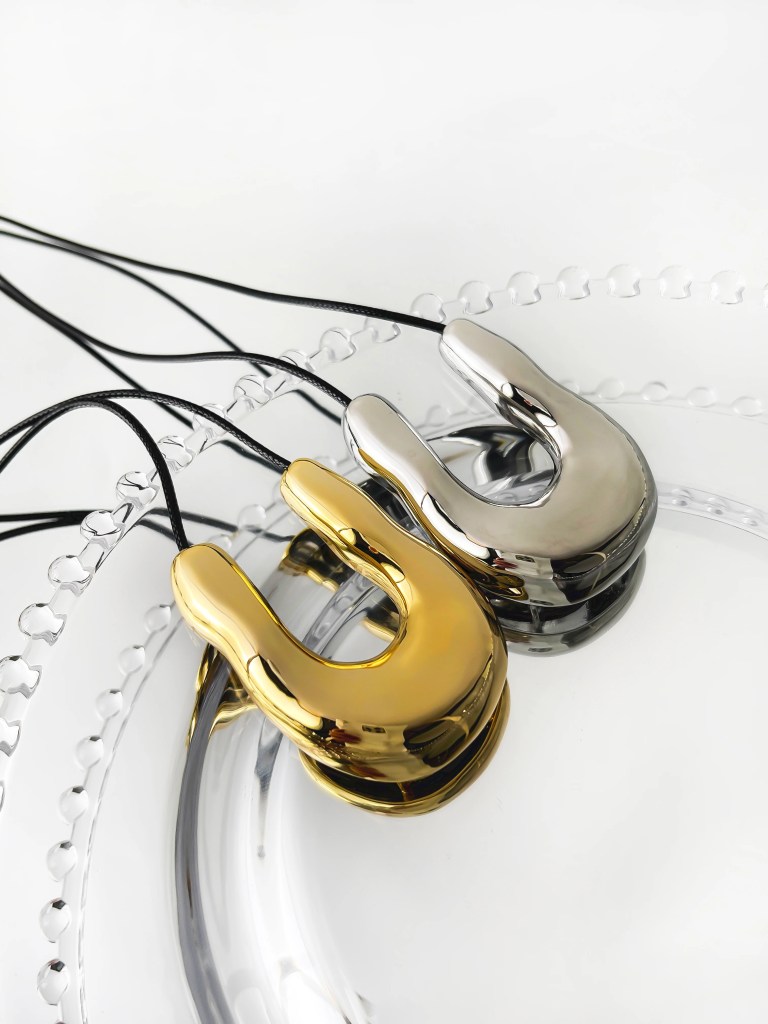 Peri's box Extra Large High Polish U-shape Horseshoe Pendant Necklace 6