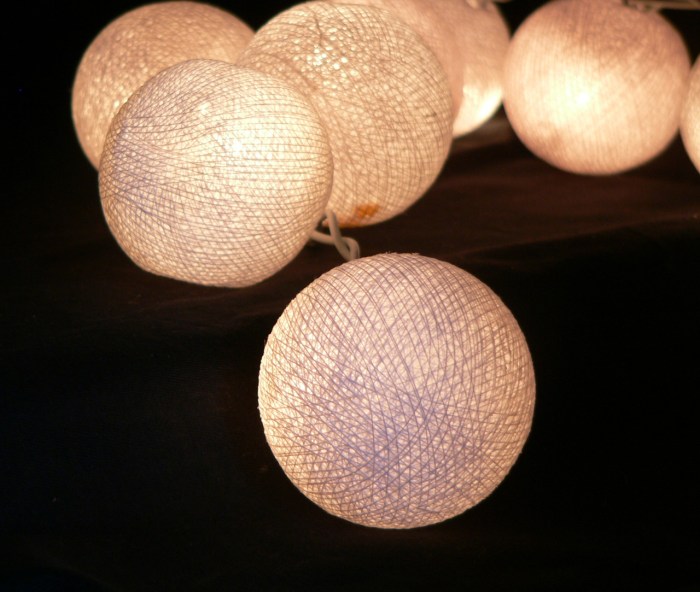 1 Set of 20 LED White 5cm Cotton Ball Battery Powered String Lights Christmas Gift Home Wedding Party Bedroom Decoration Outdoor Indoor Table Centrepiece 1 Set of 20 LED White 5cm Cotton Ball Battery Powered String Lights Christmas Gift Home Wedding Party Bedroom Decoration Outdoor Indoor Table Centrepiece