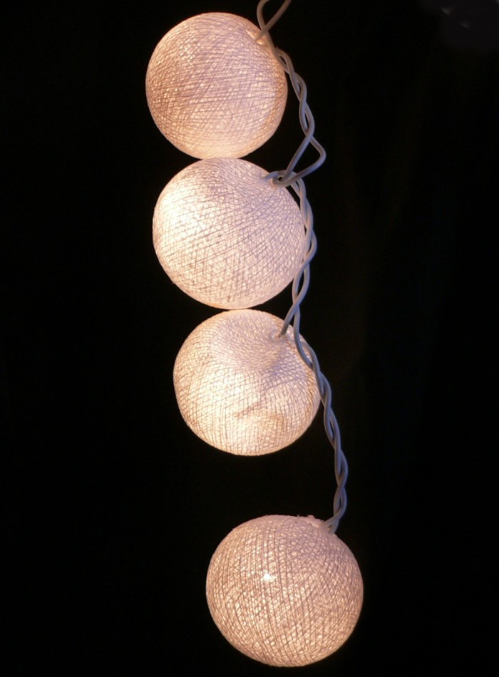 1 Set of 20 LED White 5cm Cotton Ball Battery Powered String Lights Christmas Gift Home Wedding Party Bedroom Decoration Outdoor Indoor Table Centrepiece 1 Set of 20 LED White 5cm Cotton Ball Battery Powered String Lights Christmas Gift Home Wedding Party Bedroom Decoration Outdoor Indoor Table Centrepiece