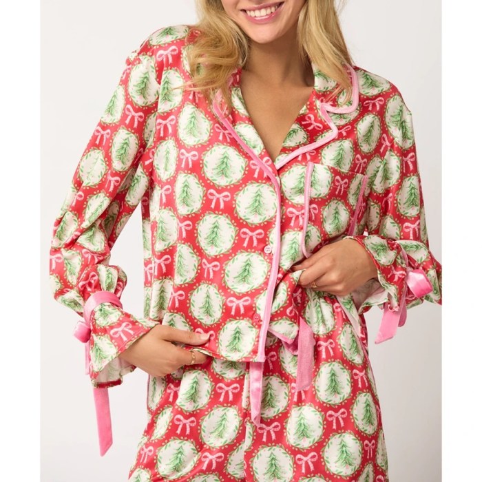 Women's Christmas Pyjama Set Santa/Tree Button-up Long Sleeve Top + Shorts 2-Piece Set