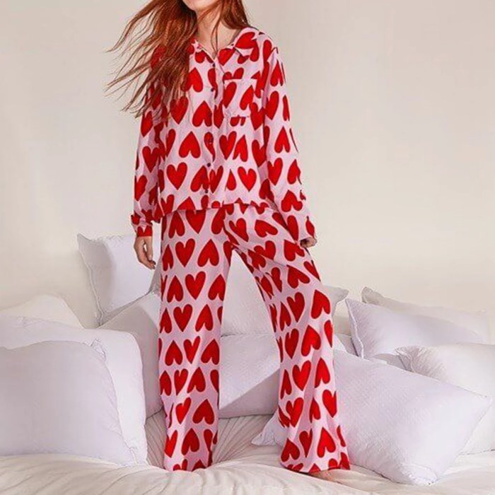 women's 2 piece heart all over pyjamas set Women's 2 Piece Heart All-over Pyjamas Set
