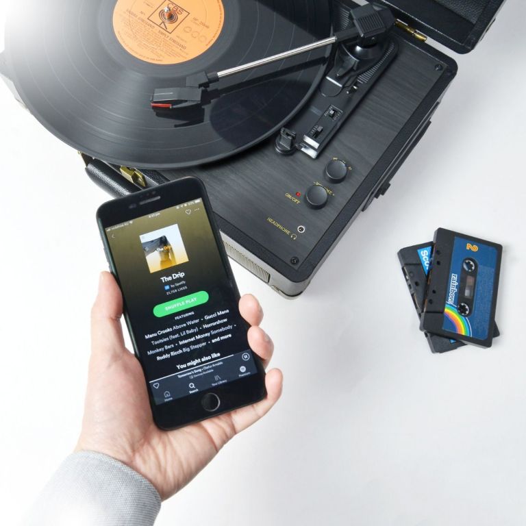 mbeat uptown retro turntable and cassette player with bluetooth speakers