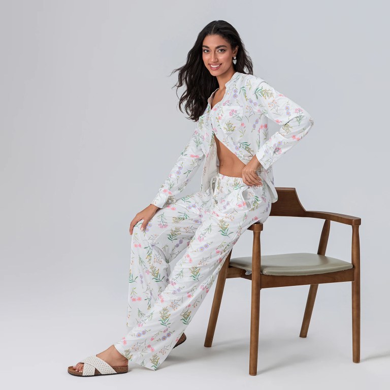 bloom in comfort: floral print loungewear set with v neck top & elastic waist pants Bloom in Comfort: Floral Print Loungewear Set with V-Neck Top & Elastic Waist Pants 5