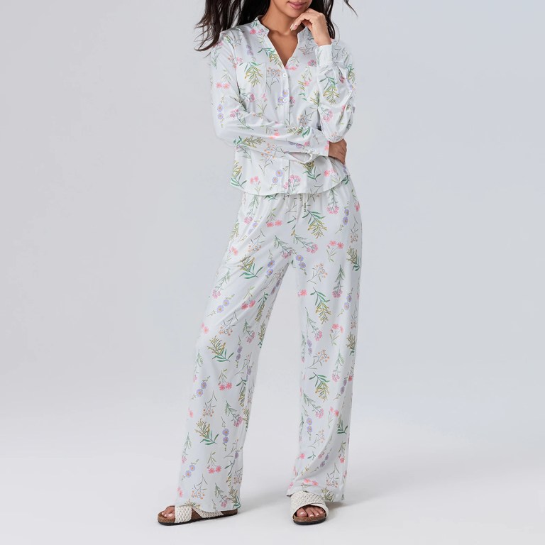 bloom in comfort: floral print loungewear set with v neck top & elastic waist pants Bloom in Comfort: Floral Print Loungewear Set with V-Neck Top & Elastic Waist Pants 4