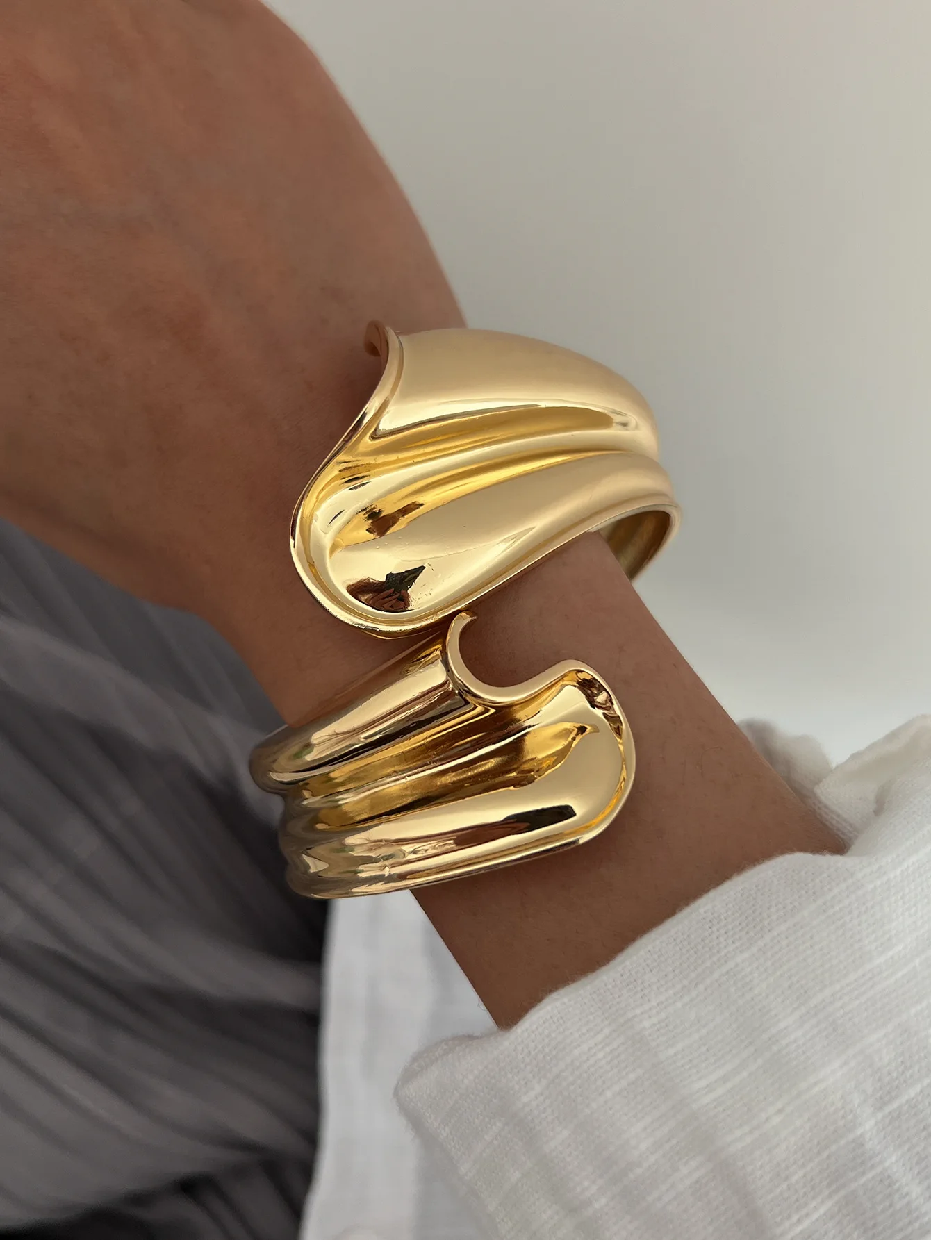 diezi punk hip hop gold color leaves geometric metal wide cuff bangles bracelets fashion spring bangles for women men jewelry DIEZI Punk Hip Hop Gold Color Leaves Geometric Metal Wide Cuff Bangles Bracelets Fashion Spring Bangles For Women Men Jewelry 1