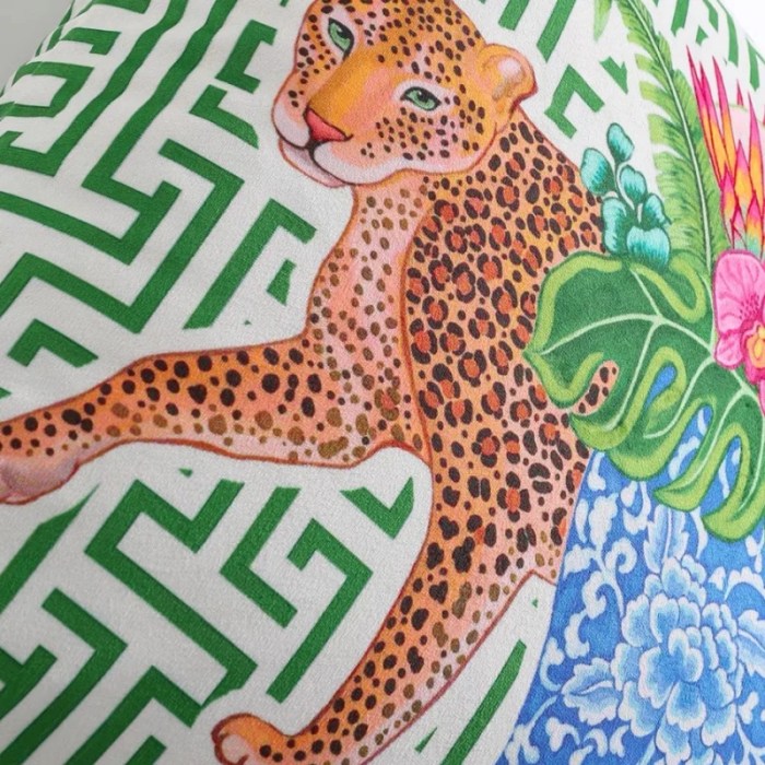 leopard & green geometric velvet pillow cover – luxury decorative cushion for sofa Leopard & Green Geometric Velvet Pillow Cover – Luxury Decorative Cushion for Sofa 2