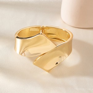 diazi wide cuff bangle – punk gold/silver metal bracelet for men & women DIAZI Wide Cuff Bangle – Punk Gold/Silver Metal Bracelet for Men & Women 4