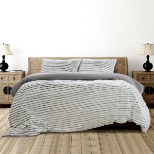 v442 int quiltcs stripedfauxfur grey ds 144618 00.jpg