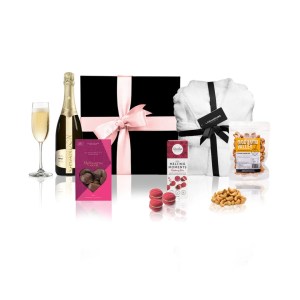 v232 pghr0036 chandon mother s day gift hamper 8137796 00.jpg