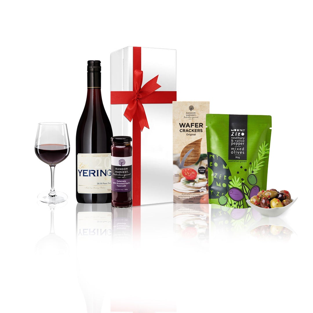 v232 pghr0069 pinot gourmet treats hamper 6893969 00.jpg