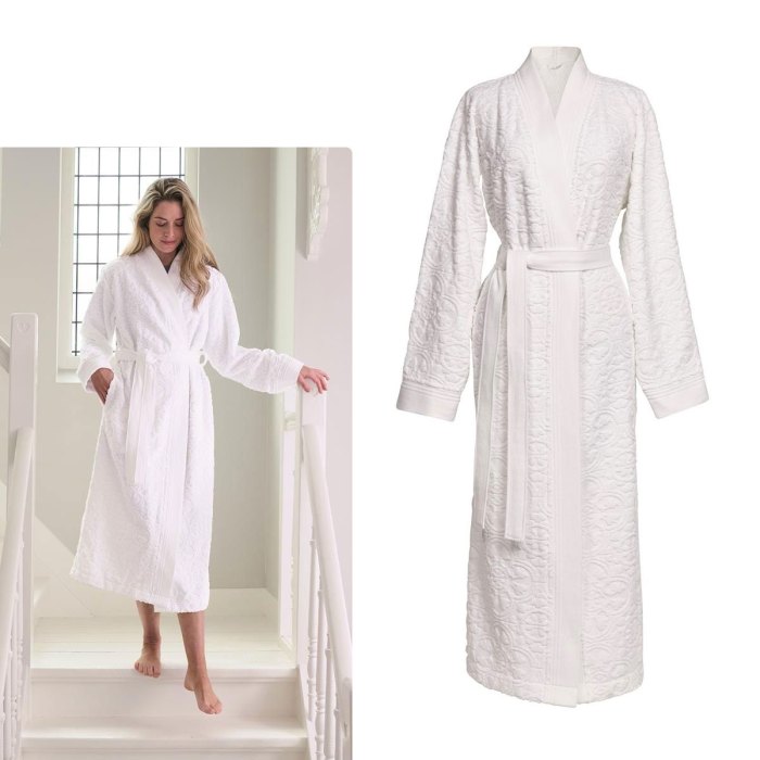 v442 hin bathrobe mosaicdepip white xxl 83728 00.jpg jQuery(document).ready(function($) { // Target the Products page if($('body').hasClass('edit-php') && $('body').hasClass('post-type-product')) { $("th.column-admin_commission").css( 'width', '10%' ); } });