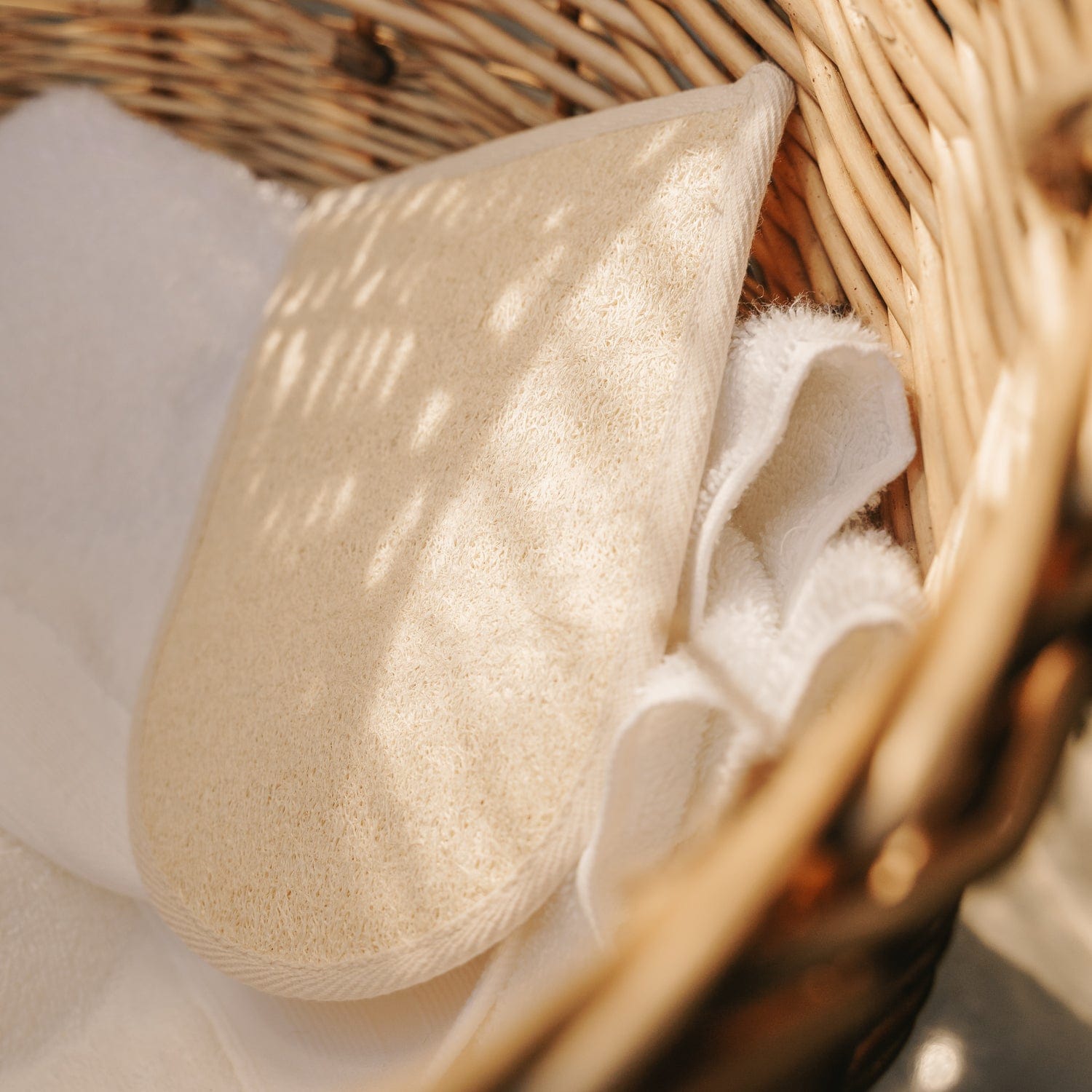 clevinger eco loofah bath mitt