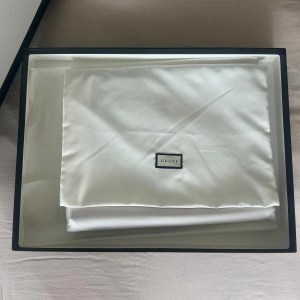 gucci pouch hot pink medium logo portfolio clutch gucci pouch hot pink medium logo portfolio clutch
