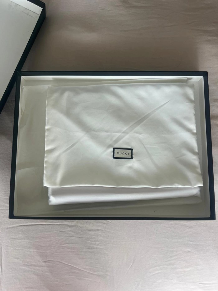 gucci pouch hot pink medium logo portfolio clutch gucci pouch hot pink medium logo portfolio clutch