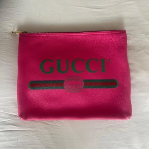 gucci pouch hot pink medium logo portfolio clutch gucci pouch hot pink medium logo portfolio clutch