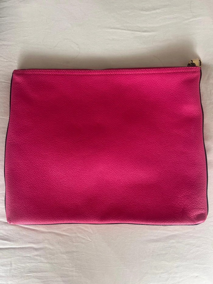 gucci pouch hot pink medium logo portfolio clutch gucci pouch hot pink medium logo portfolio clutch