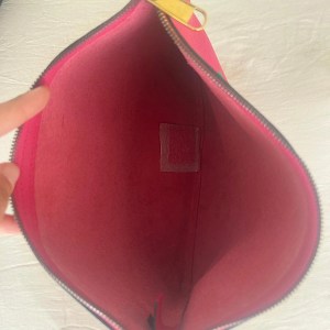 gucci pouch hot pink medium logo portfolio clutch gucci pouch hot pink medium logo portfolio clutch