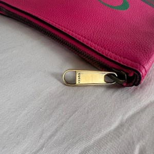 gucci pouch hot pink medium logo portfolio clutch gucci pouch hot pink medium logo portfolio clutch