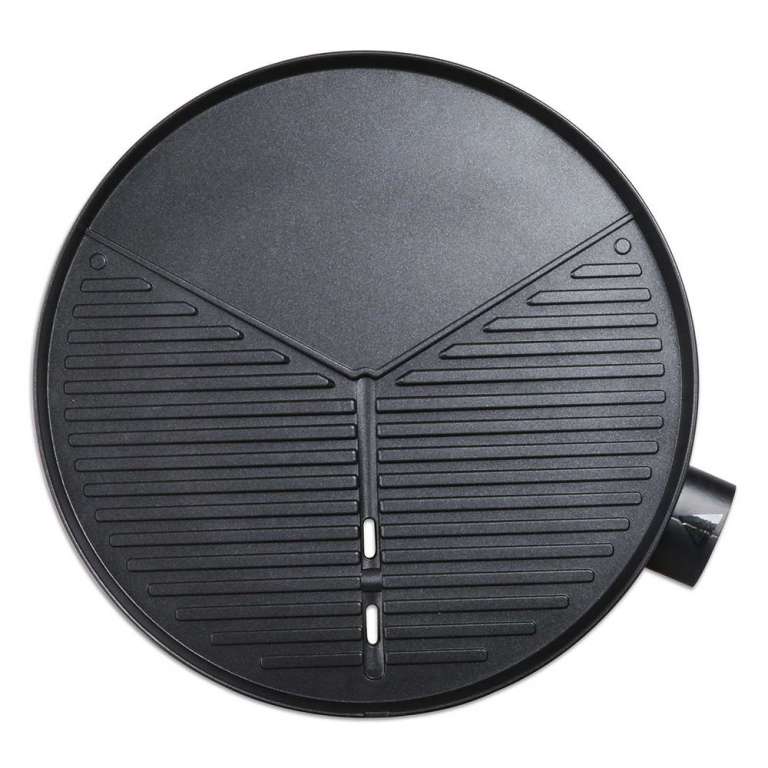 Round black grill pan with grooves
