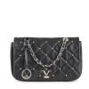 v539 btb109402 202506160310 00.jpg Black quilted handbag with silver chain detail