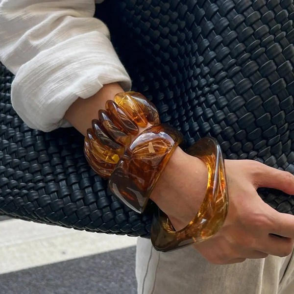 diazi ingemark 3 styles ethnic brown resin acrylic bangles for women new trend vintage irregular geometric wide bracelet charm jewelry DIAZI Ingemark 3 Styles Ethnic Brown Resin Acrylic Bangles for Women New Trend Vintage Irregular Geometric Wide Bracelet Charm Jewelry 2