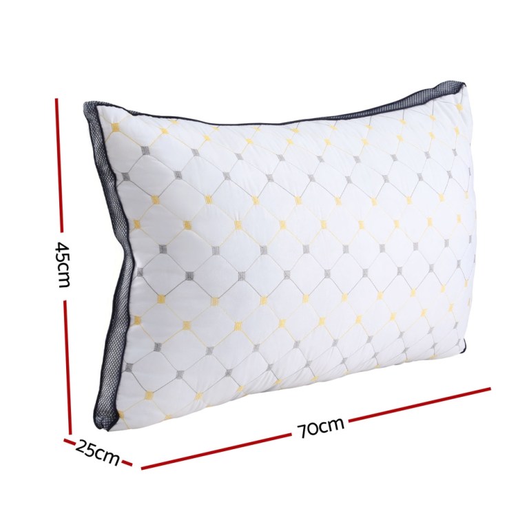 White rectangular pillow with dimensions 45x70x25cm.
