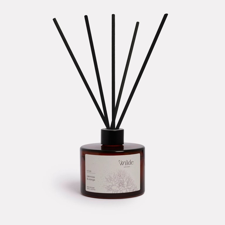 Wilde Aroma reed diffuser: oakmoss and orange scent.